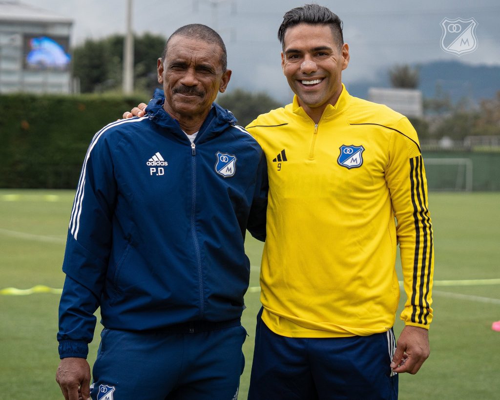 Arnoldo Iguarán con Radamel Falcao. Foto: Oficial Millonarios.
