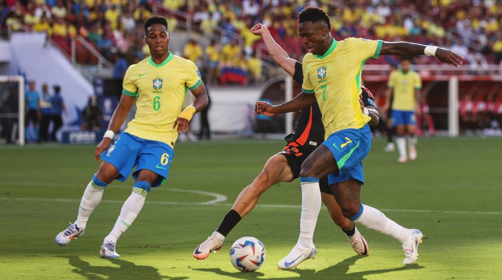 La jugada del no penal a Brasil vs Colombia. (Foto: Getty Images)